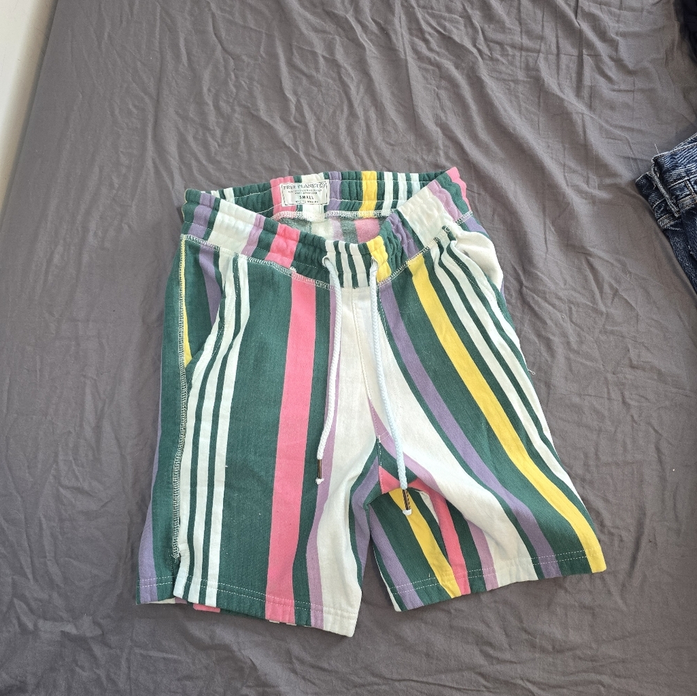 Free planet Striped shorts